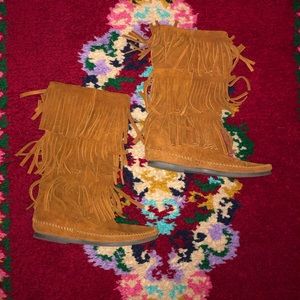 Minnetonka Boots Size 5 EUC